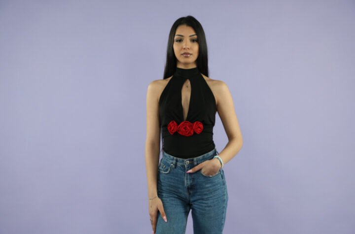 "ZUB MU SE POKVARIO, UMRO JE ZA NEDELJU DANA" Mlada pevačica ostala bez majke, pa IZGUBILA I OCA -suze krije od sveta!