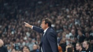 'UĆUTI! NI SA 100 MILIONA NEĆEŠ BITI KAO JA' Ataman poludeo na konferenciji: Nemaš pravo da pričaš o meni!