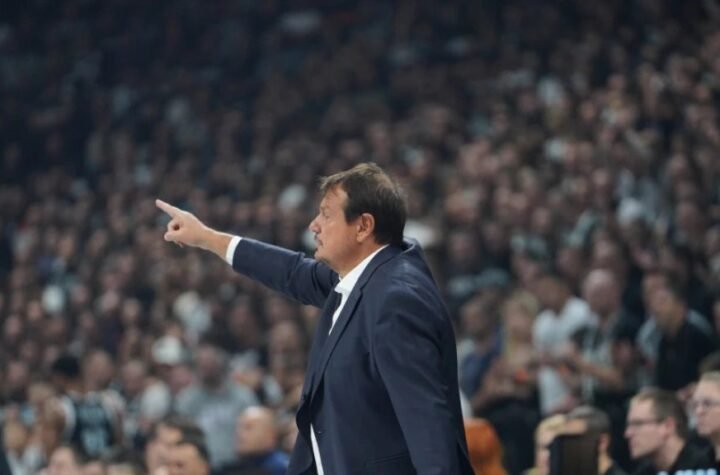 'UĆUTI! NI SA 100 MILIONA NEĆEŠ BITI KAO JA' Ataman poludeo na konferenciji: Nemaš pravo da pričaš o meni!
