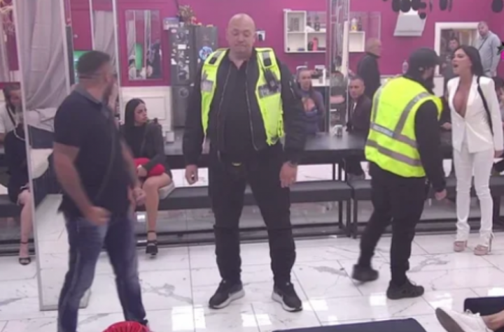 ASMIN ZVERSKI NASRNUO NA STANIJU: Hitan prekid PROGRAM, obezbeđenje moralo da napravi ŽIVI ZID!