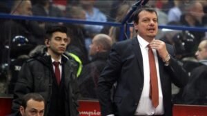 ATAMAN NAPRAVIO SKANDAL I SPREMIO SEBI OTKAZ?! Grčki trener napustio ekipu posle utakmice i izazvao potres u evropskoj košarci