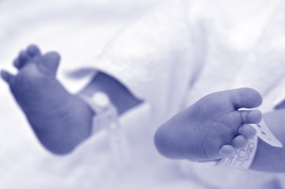 BEBA OD 3 KILOGRAMA PRONAĐENA U KANTI ZA SMEĆE, A UBRZO JE I PREMINULA: Detalji čedomorstva u Uroševcu