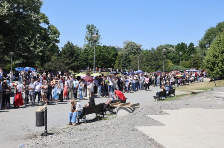 BLOKADERI U ŠOKU ZBOG KOLONA ISPRED HRAMA SVETOG SAVE - SRBIJA VEĆ POBEDILA! Časni pojas ubio mrzitelje u pojam!