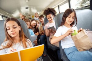 DEČAK (6) NA IZLETU PRONAŠAO NEVEROVATNO OTKRIĆE! Učitelji zanemeli kad su videli kolika je vrednost!