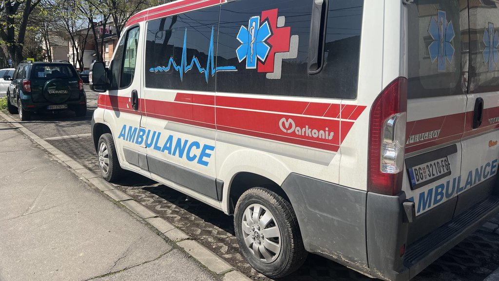 DETALJI UŽASA NA BEŽANIJSKOJ KOSI! VETERINARA UJEO PAS ZA VRAT TOKOM PREGLEDA: Hitno prevezen u Urgentni centar