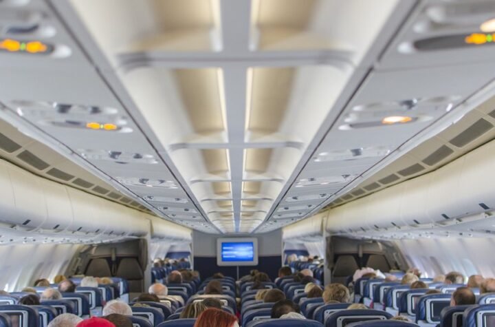 DRAMA NA NEBU IZNAD SRBIJE! Avion iz Hurgade prinudno sleće u Beograd: Osoblje prijavilo DIM U KABINI