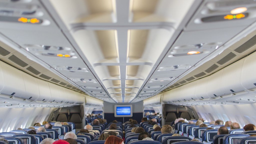 DRAMA NA NEBU IZNAD SRBIJE! Avion iz Hurgade prinudno sleće u Beograd: Osoblje prijavilo DIM U KABINI