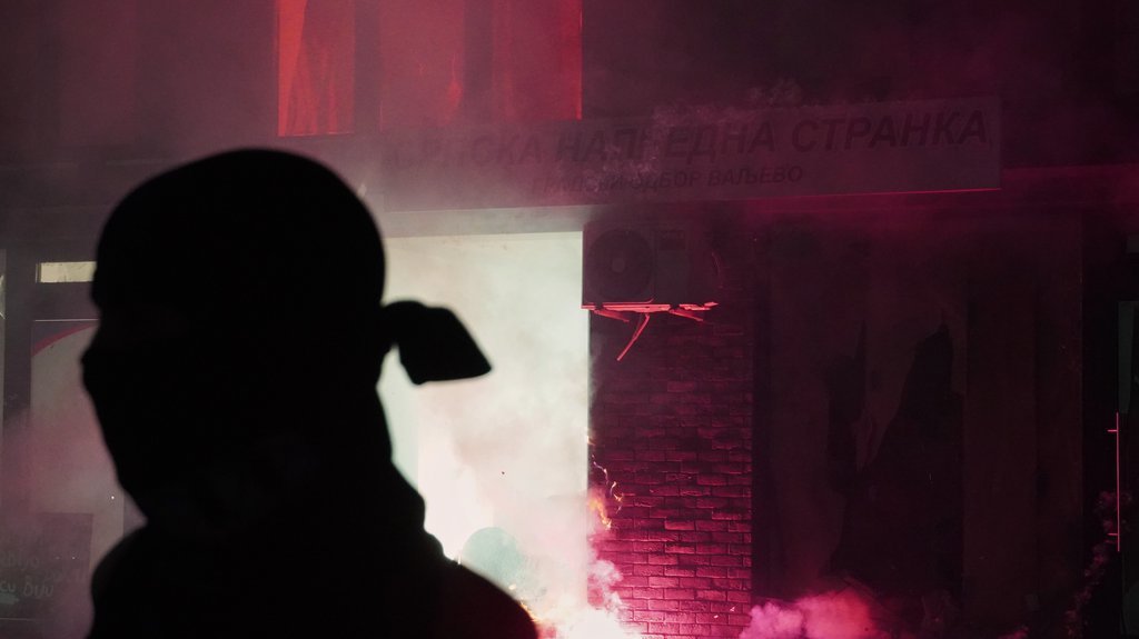 Dinkova grupa iz Novog Sada sprema nasilje za danas: Blokaderi nabavili dimne bombe i topovske udare