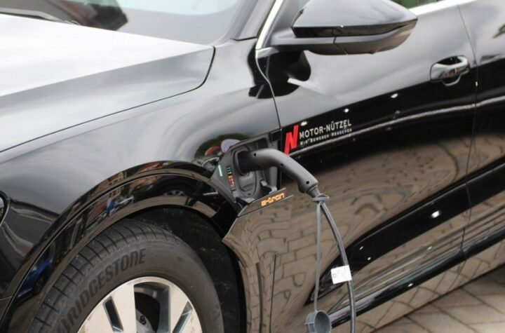 ELEKTRIČNI AUTOMOBILI SVE TRAŽENIJI: Besparica menja tržište!