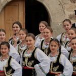 Gujon: Nove folklorne nošnje za decu u srpskim enklavama na Kosovu i Metohiji