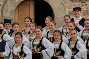 Gujon: Nove folklorne nošnje za decu u srpskim enklavama na Kosovu i Metohiji
