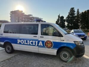HAOS NA GRANICAMA! Policija digla sve snage - OVO MORATE ZNATI PRE NEGO ŠTO KRENETE U CRNU GORU!