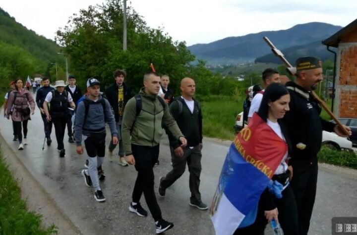 HODOČASNICI IZ RUDA KRENULI NA MOLITVENI PUT DO SVETINJE! Peške u Ostrog za mrtvog druga!