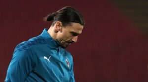 Haos u Milanu: Navijači napali Ibrahimovića, obezbeđenje ga pratilo van stadiona