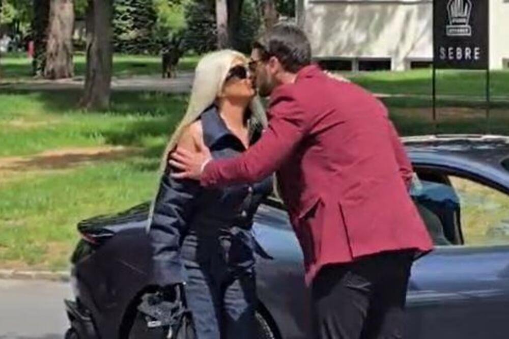 I NJEMU JE SLALA EKSPLICITNE PORUKE! Dara Bubamara i mlađi DEČKO se DOHVATILI nasred Košutnjaka! Vreo prizor