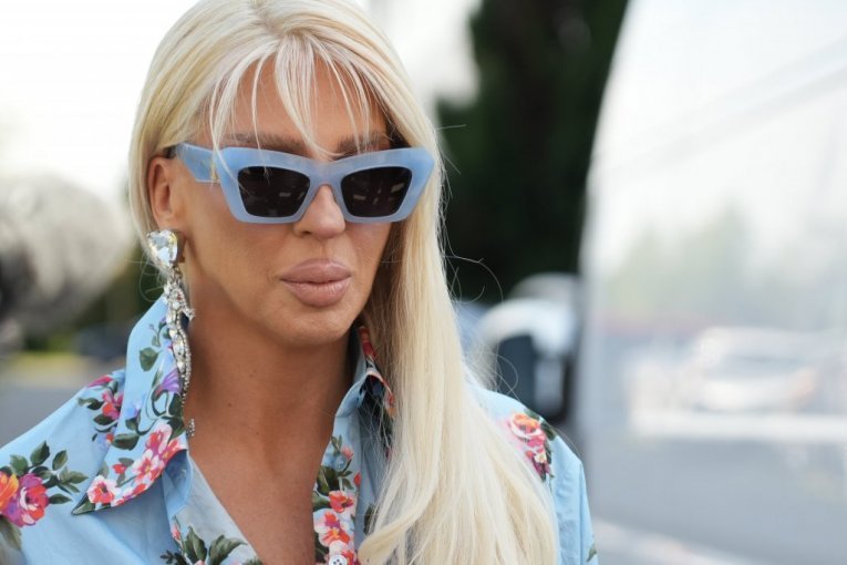 INFORMACIJE O KARLEUŠINOJ TRUDNOĆI SAOPŠTENE NA PINKU! Hitno zaustavljeno snimanje, kolege sve iznele u javnost!