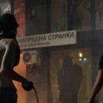 Jedina ideologija blokadera – smrt! Jezivi natpisi na nalepnicama
