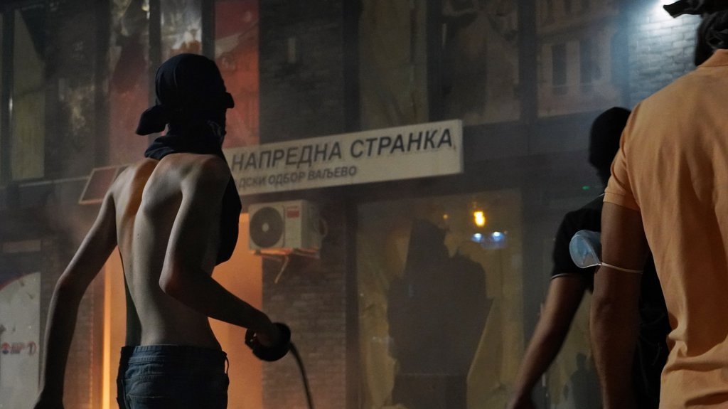 Jedina ideologija blokadera – smrt! Jezivi natpisi na nalepnicama