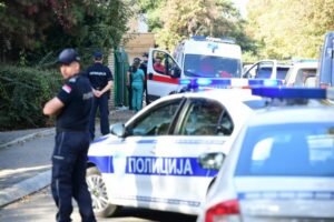 KRVAVI OBRAČUN NA KALEMEGDANU! Ima povređenih - HULIGANI SA NAVIJAČKIM OBELEŽJIMA NAPALI DVOJICU BRITANACA!