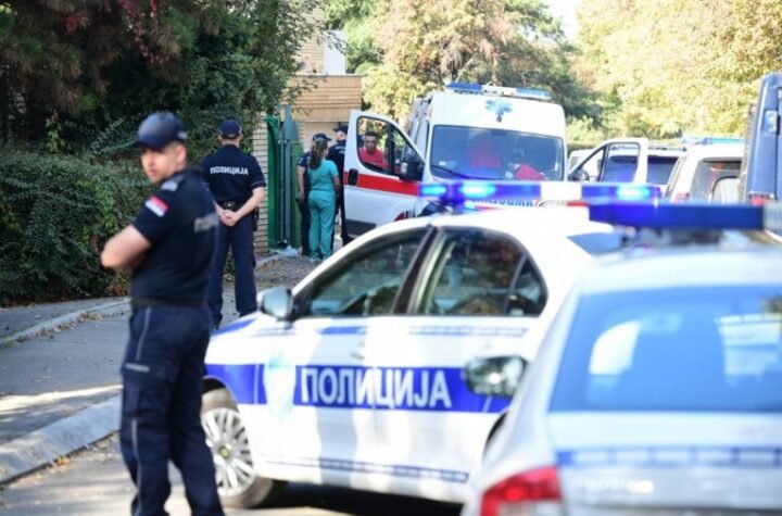 KRVAVI OBRAČUN NA KALEMEGDANU! Ima povređenih - HULIGANI SA NAVIJAČKIM OBELEŽJIMA NAPALI DVOJICU BRITANACA!