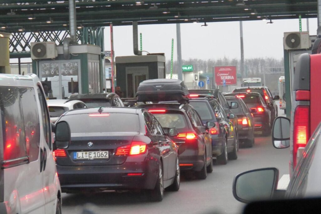 Kakvo je stanje na granicama? Teretna vozila na ovom prelazu čekaju po 3 sata