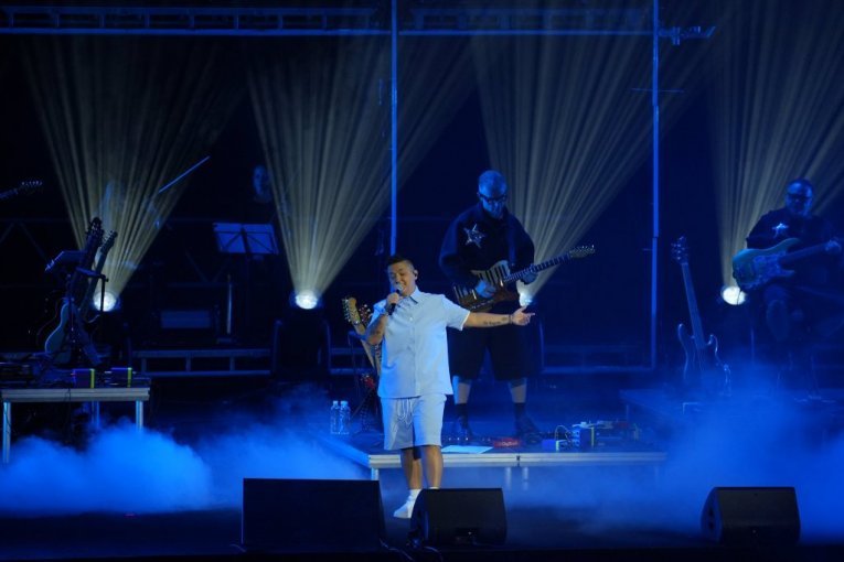 MARIJA ŠERIFOVIĆ HITNO TRAŽI POMOĆ, ČITAVA JAVNOST SE UKLJUČILA U POTRAGU! Uzbuna, pevačica podigla prašinu nakon koncerta!