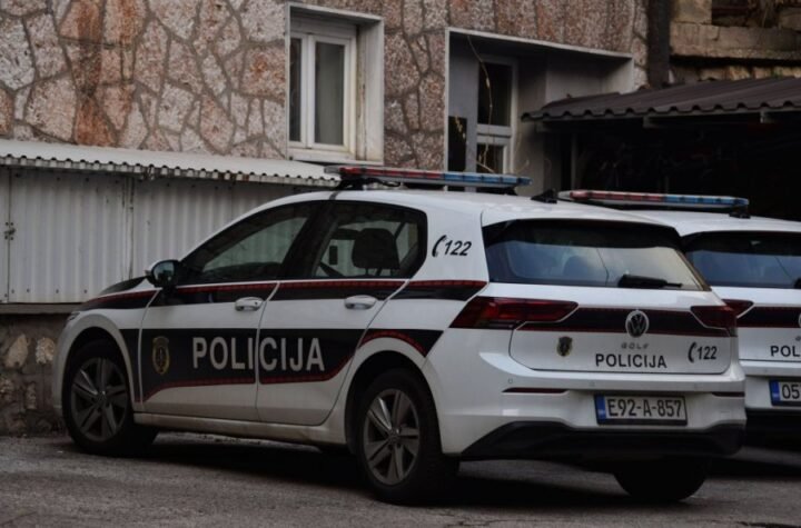 NOVE KAZNE ŠOKIRALE VOZAČE: Za telefon za volanom i pojas paprene sankcije - ZA PROLAZAK KROZ CRVENO VIŠE PUTA I DO 180.000 DINARA KAZNE!