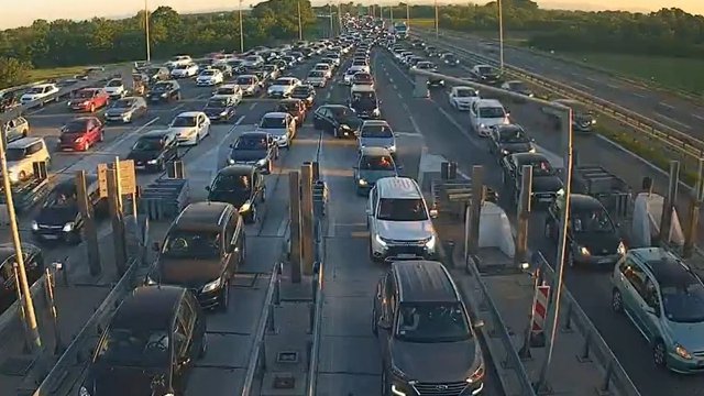 OBAVEŠTENJE ZA VOZAČE: Na ovom graničnom prelazu je GUŽVA, a evo kakvo je stanje na naplatnim rampama