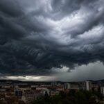 OBRT VREMENA! Posle sunca stižu PLJUSKOVI, GRMLJAVINA I GRAD: RHMZ upalio alarm za vikend!