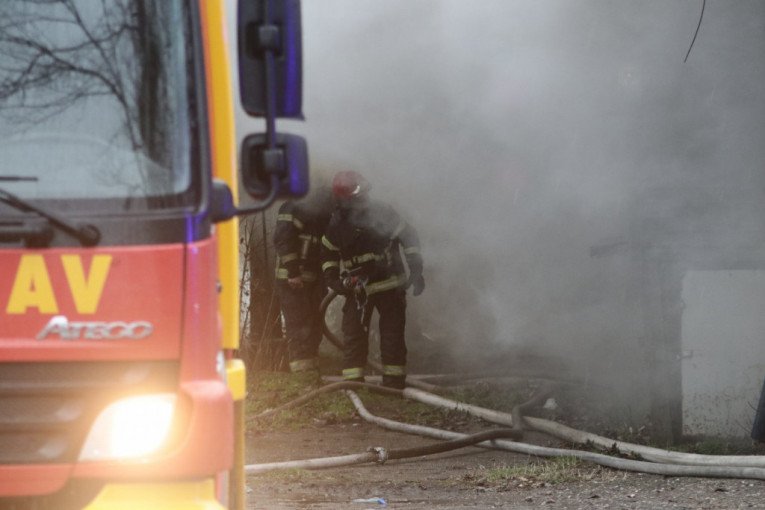 OGROMAN POŽAR NA ADI CIGANLIJI! Užas tokom prvomajske proslave - vatrogasci na terenu!