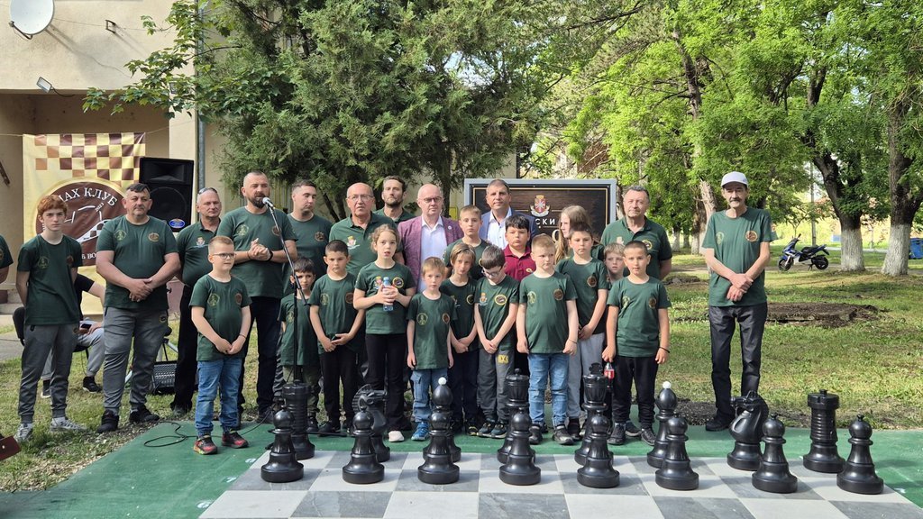OTVOREN ŠAHOVSKI PARK U VOJVODI STEPI! Jorgić poručio deci: U ovoj viteškoj igri uvek poštujete protivnika (FOTO)
