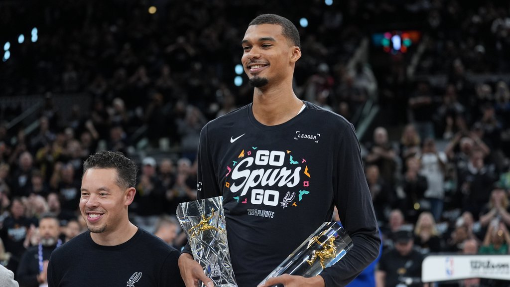 OVAJ ČOVEK JE NESTVARAN! Vembanjama još jednom pokazao kakva je zver! Strašnom partijom je doneo prednost San Antoniju