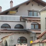 OVO SELO U SRBIJI VIŠE LIČI NA MONTE KARLO! Vile spolja odišu luksuzom, a unutra je još veće bogatstvo - tajna je u ovome! (FOTO)