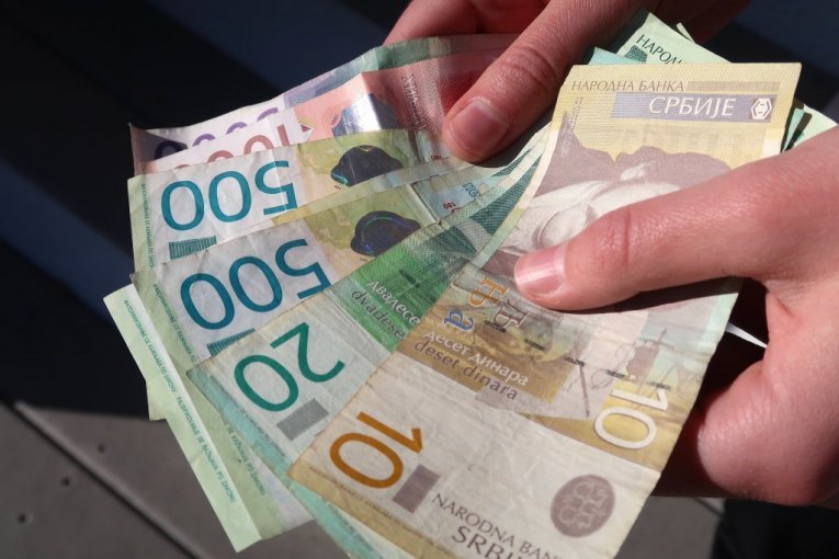 POVEĆAN IZNOS SOCIJALNE POMOĆI! Lepa vest za najsiromašnije građane - Evo kolika je nova osnovica za odrasle, a kolika za decu!