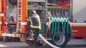 POŽAR U PODZEMNOJ GARAŽI NA ZVEZDARI: Gore automobili