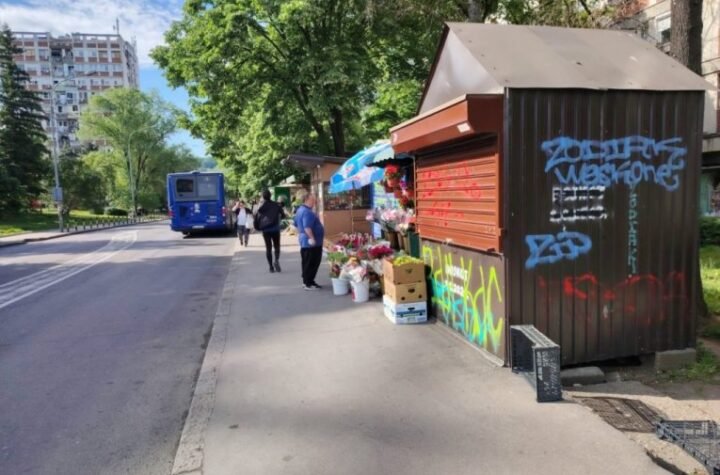 PRVE SLIKE SA MESTA UBISTVA NA KANAREVOM BRDU! Ovde je Nemanja zadobio smrtonosni ubod - NA TROTOARU TRAGOVI KRVI! (FOTO)