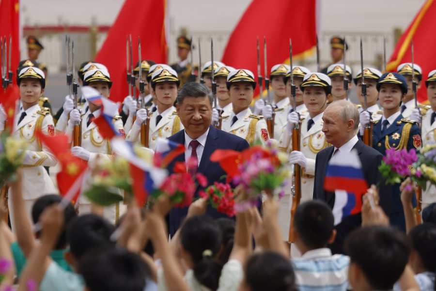 PUTIN DOČEKAN TOPOVSKOM VATROM! "Odnosi Rusije i Kine dostigli neviđeni nivo"  - POGLEDAJTE SPEKTAKULARAN DOČEK! (FOTO)