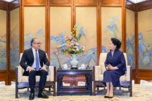 Peng Lijuan sastala se sa generalnim direktorom UNESCO u Pekingu