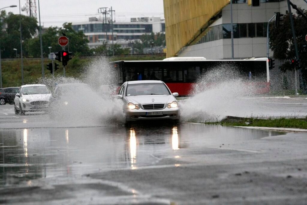 Popodnevni špic uzima maha! Kiša samo što nije pala, a koline vozila se već formiraju, ovo su najkritičnije tačke!