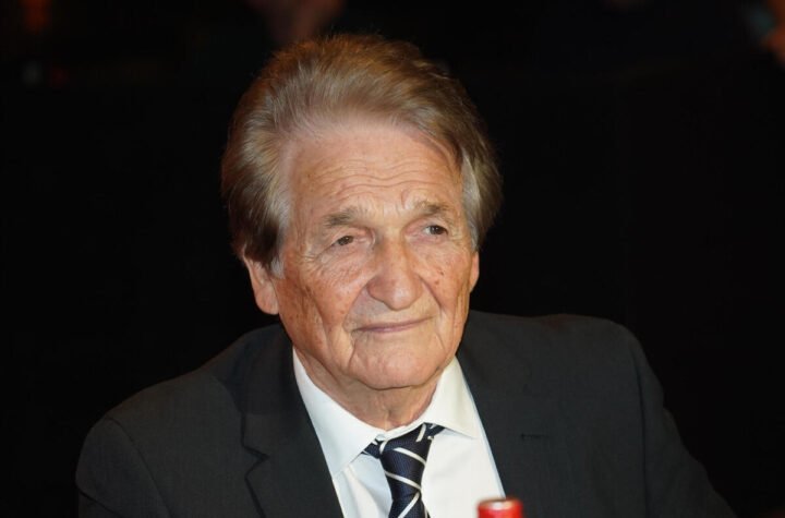 Posle toliko godina, naš čuveni pevač otkrio koju je njegovu pesmu Tito zabranio: Sledićete se kad čujete zašto
