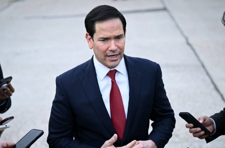 Rubio: Ebola mora biti zaustavljena pre nego što stigne do SAD