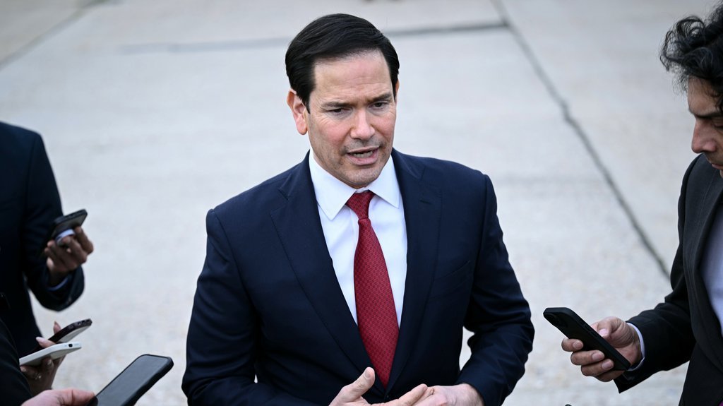 Rubio: Ebola mora biti zaustavljena pre nego što stigne do SAD