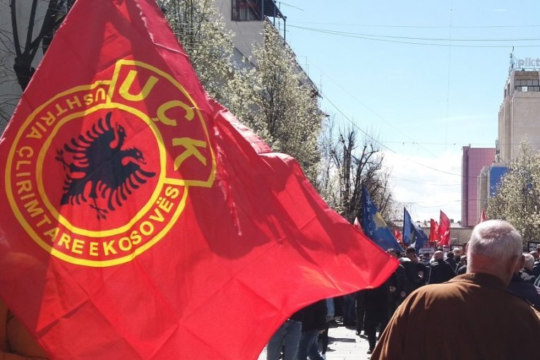 SKANDAL U SKOPLJU! Na protestu studenata Albanaca povici povezani sa OVK i albanske zastave!