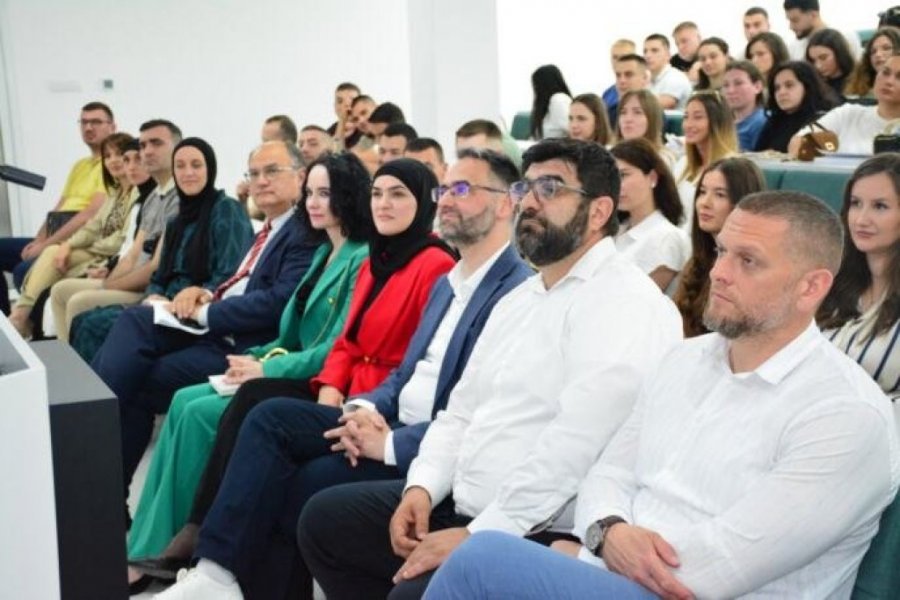 "SNAGA DRŽAVE SE MERI SPOSOBNOŠĆU INSTITUCIJA DA SAČUVAJU PRAVO I SLOBODU" Predavanje sudije Ustavnog suda dr Mihajla Rabrenovića na Univerzitetu u Novom Pazaru!