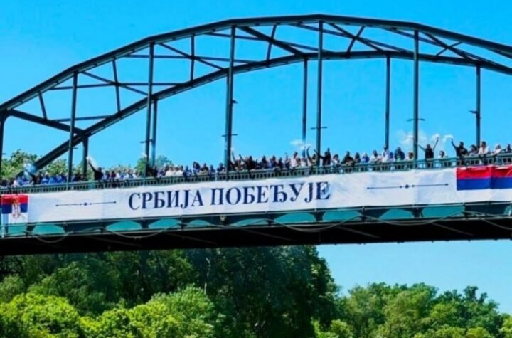 "SRBIJA POBEĐUJE!" Jasna poruka osvanula na mostu na Tamišu u Pančevu! (FOTO)