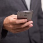 STIŽU SMS PORUKE KOJE KRADU NOVAC SA VAŠIH KARTICA: Kako prevaranti iz banaka onlajn vrebaju starije