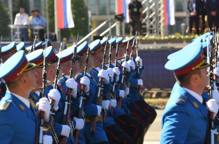 "SVAKODNEVNO DEMONSTRIRAJU VISOK NIVO OBUČENOSTI, DISCIPLINE I OPERATIVNE SPOSOBNOSTI!" Vučić čestitao svim pripadnicima Garde Dan jedinice!