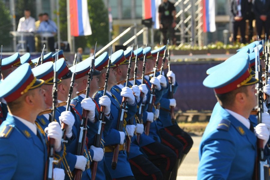 "SVAKODNEVNO DEMONSTRIRAJU VISOK NIVO OBUČENOSTI, DISCIPLINE I OPERATIVNE SPOSOBNOSTI!" Vučić čestitao svim pripadnicima Garde Dan jedinice!