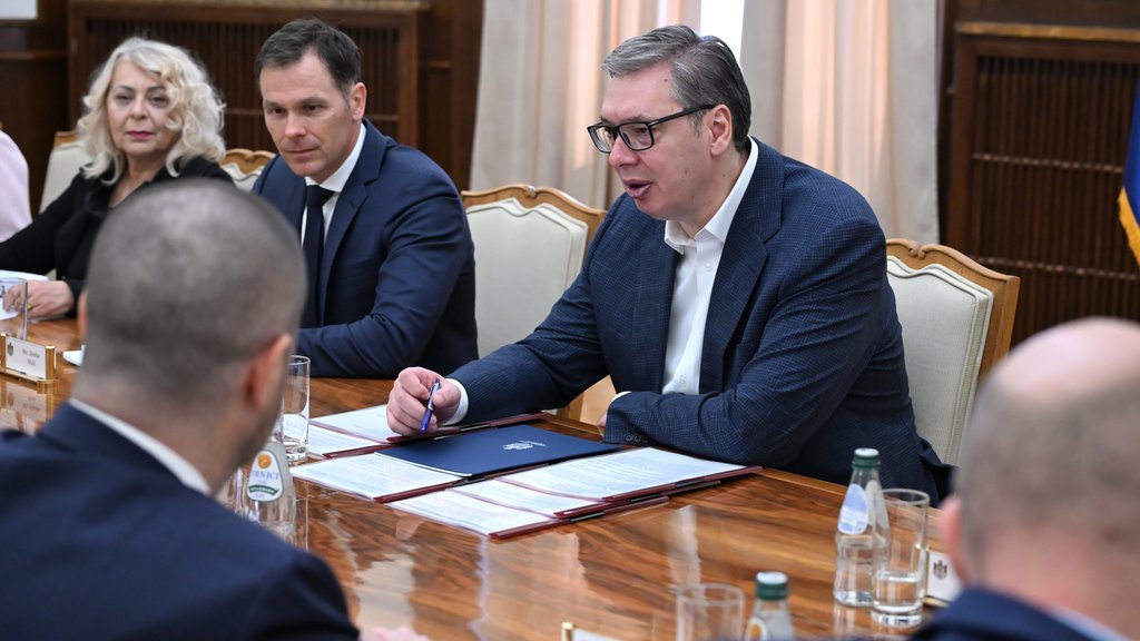 VAŽAN SASTANAK U PREDSEDNIŠTVU: Predsednik Vučić i ministar Mali sa predstavnicima MMF-a
