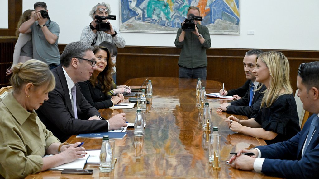 VAŽAN SASTANAK U PREDSEDNIŠTVU: Predsednik Vučić primio visoku zvaničnicu američkog Stejt departmenta (FOTO)